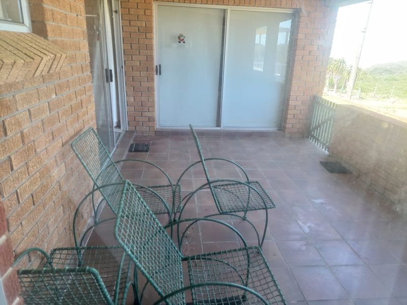 Superb family home at the coast - Photo 4