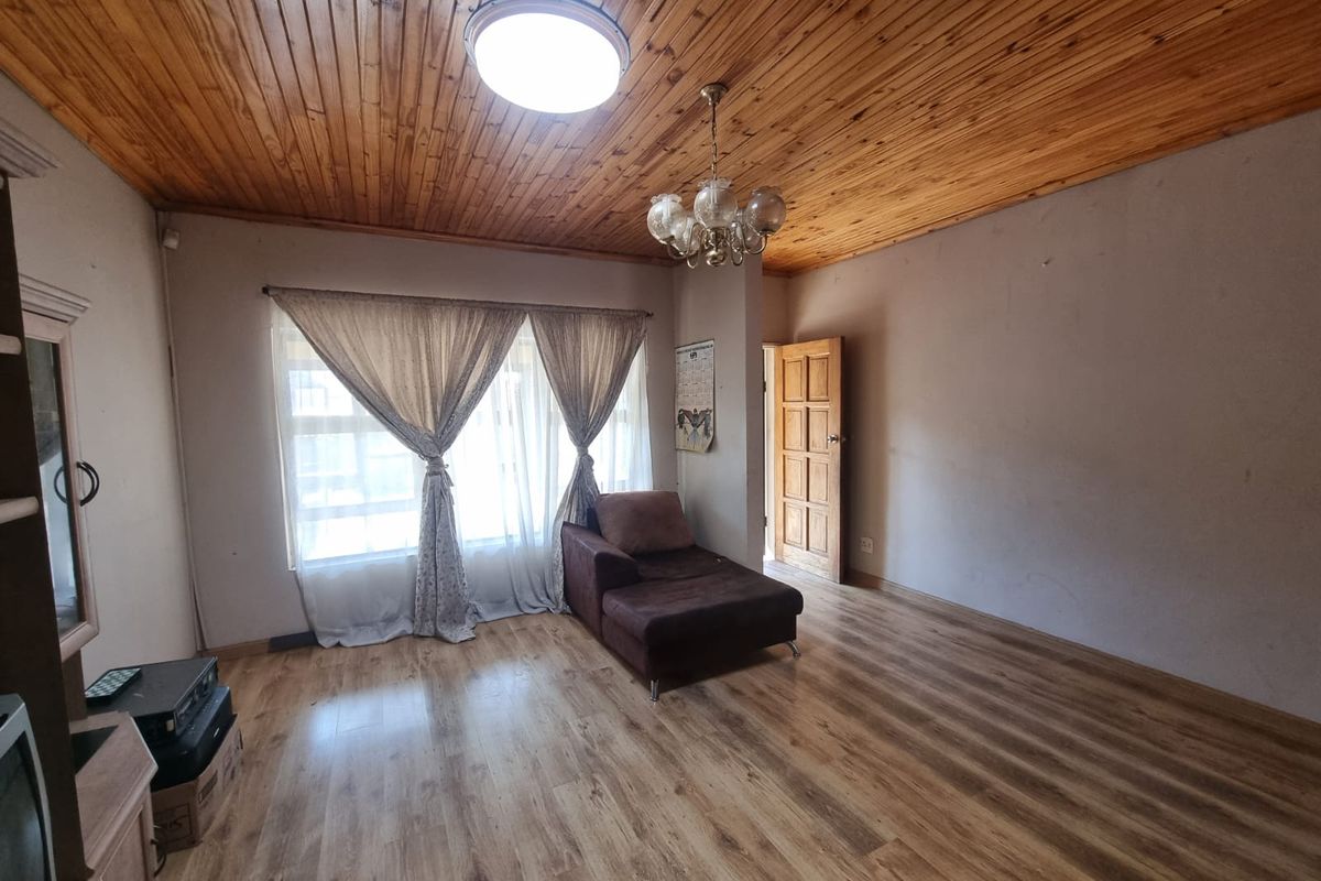 Evander – Spacious Family Home with Flatlet | Ideal for Extended Family or Investment - Photo 5