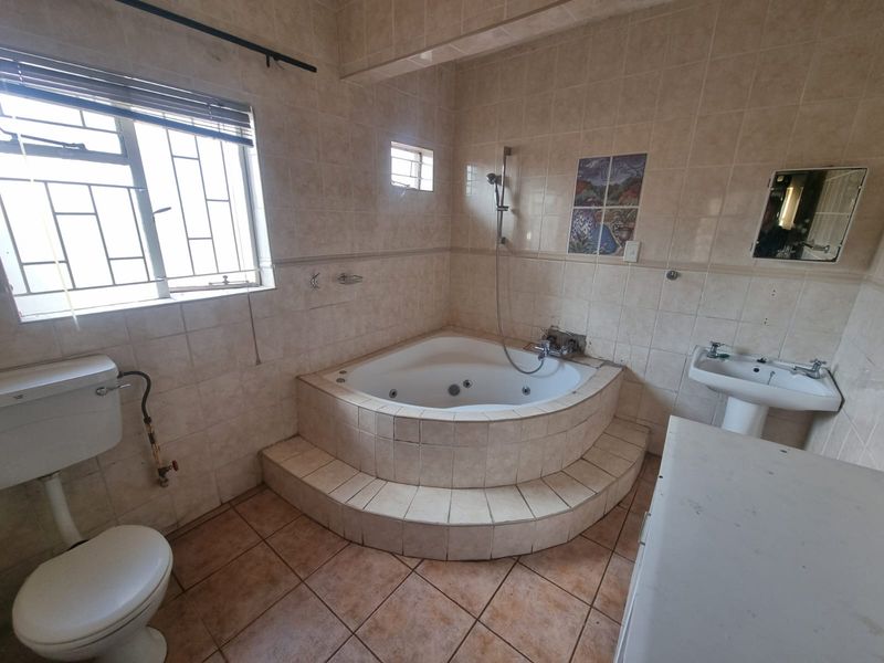 Evander – Spacious Family Home with Flatlet | Ideal for Extended Family or Investment - Photo 3