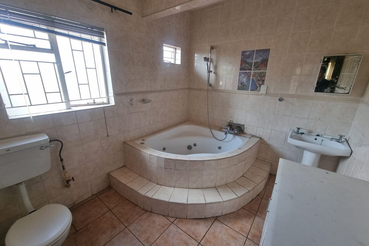 Evander – Spacious Family Home with Flatlet | Ideal for Extended Family or Investment - Photo 3