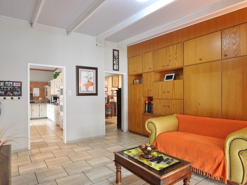 Exceptional 5-Bedroom Family home for sale in Prime Sasolburg Ext 23 - Photo 8