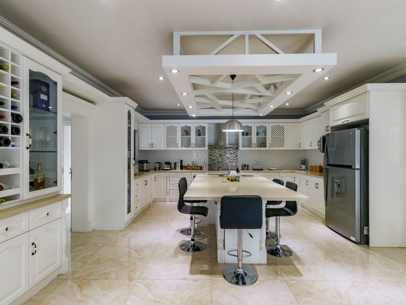 Welcome Home – Elegant Living Awaits! - Photo 4