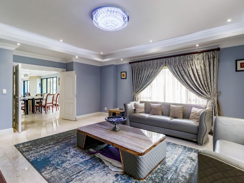 Welcome Home – Elegant Living Awaits! - Photo 9