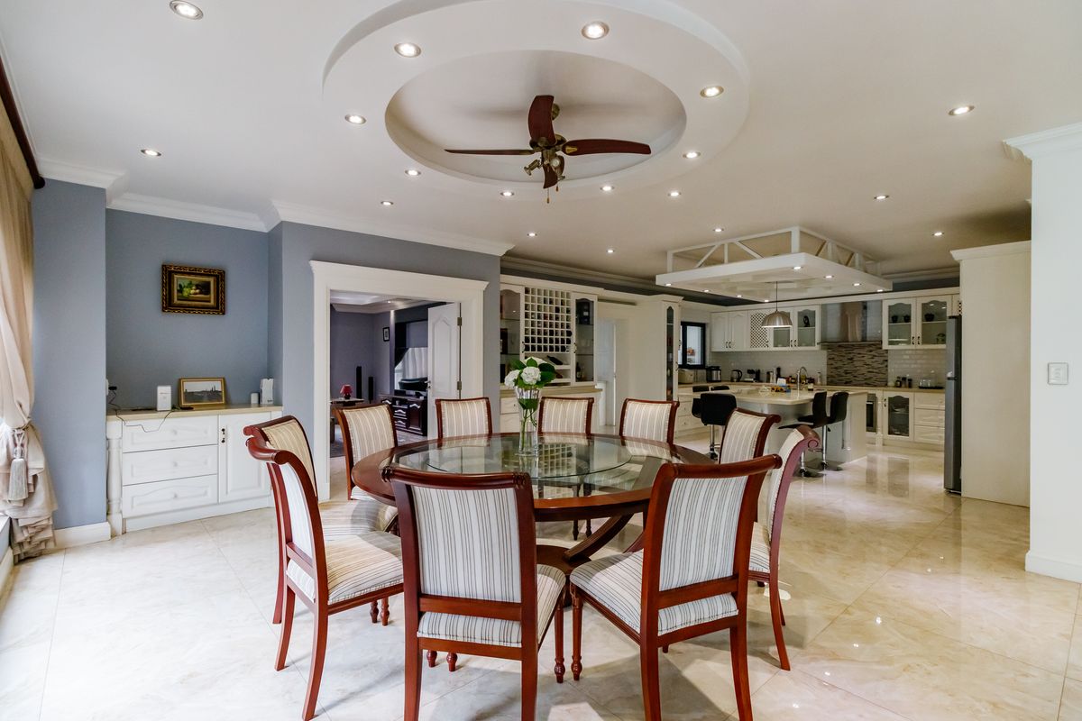 Welcome Home – Elegant Living Awaits! - Photo 3