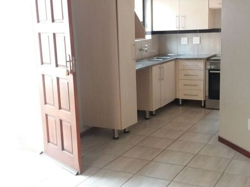 Pet-Friendly 2-Bedroom Townhouse for Sale in Terra Nova - Photo 4