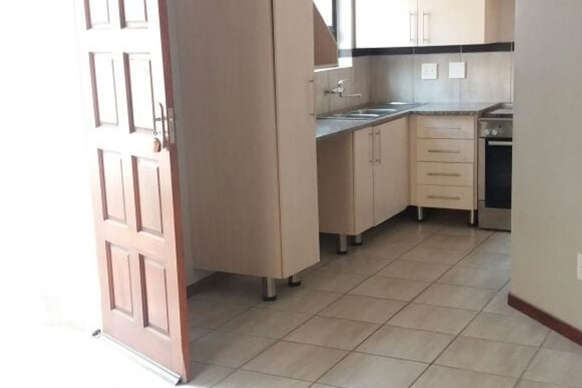 Pet-Friendly 2-Bedroom Townhouse for Sale in Terra Nova - Photo 4