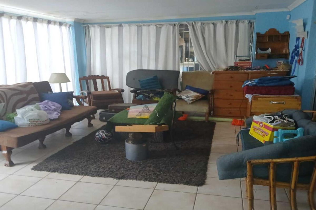 3 Bedroom house with a 2 Bedroom flat for sale in Sasolburg Ext 23 - Photo 5