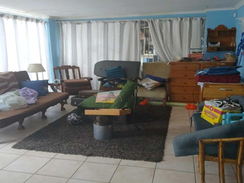 3 Bedroom house with a 2 Bedroom flat for sale in Sasolburg Ext 23 - Photo 5