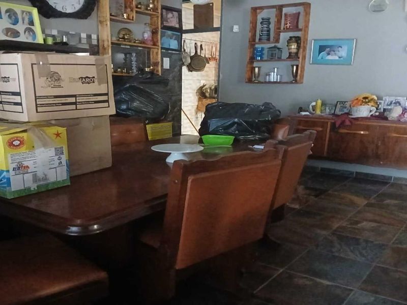 3 Bedroom house with a 2 Bedroom flat for sale in Sasolburg Ext 23 - Photo 9