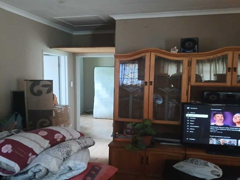 3 Bedroom house with a 2 Bedroom flat for sale in Sasolburg Ext 23 - Photo 6