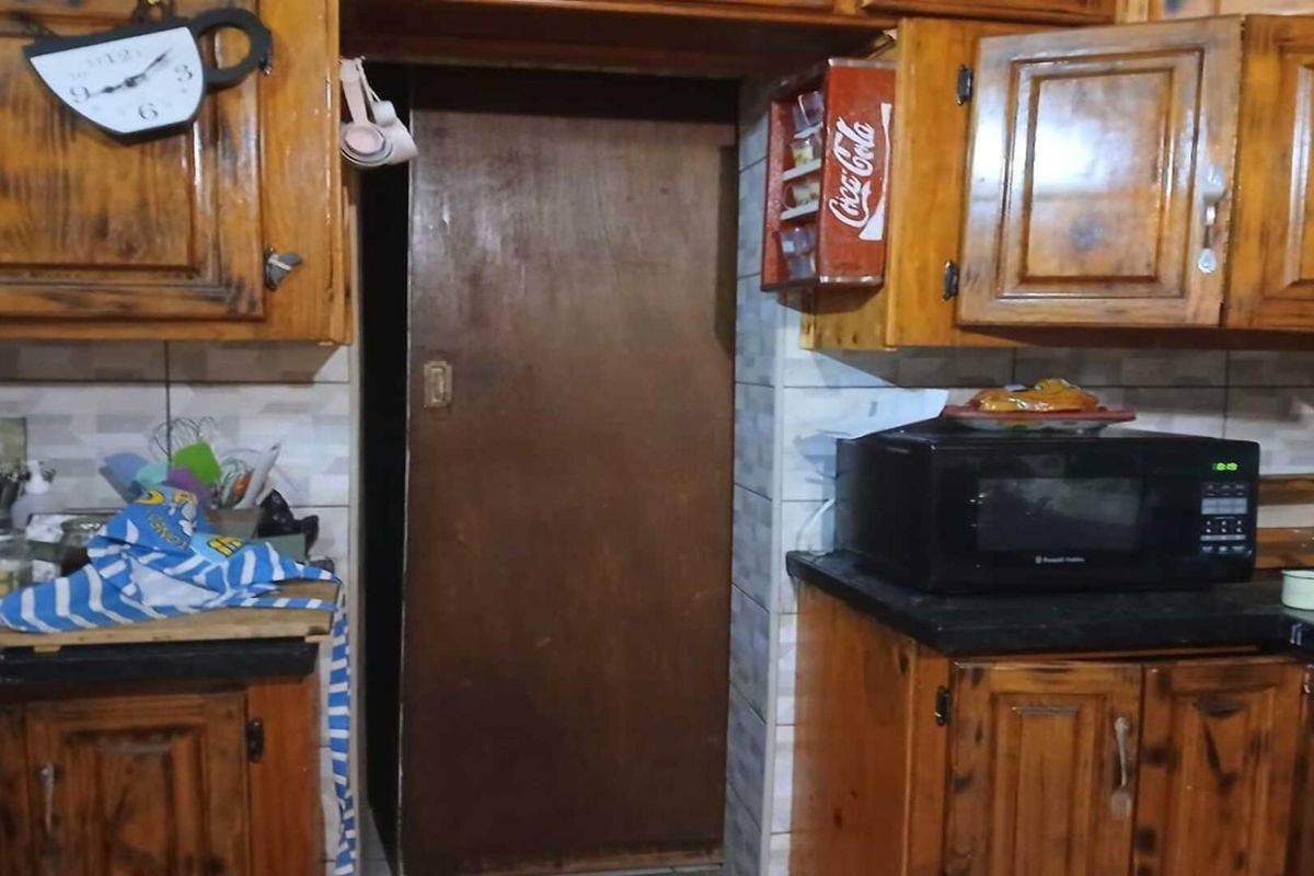 3 Bedroom house with a 2 Bedroom flat for sale in Sasolburg Ext 23 - Photo 4