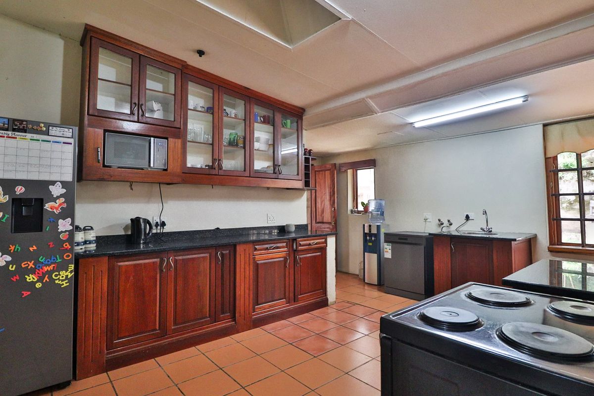 Private luxury living, where nature meets home - Photo 5