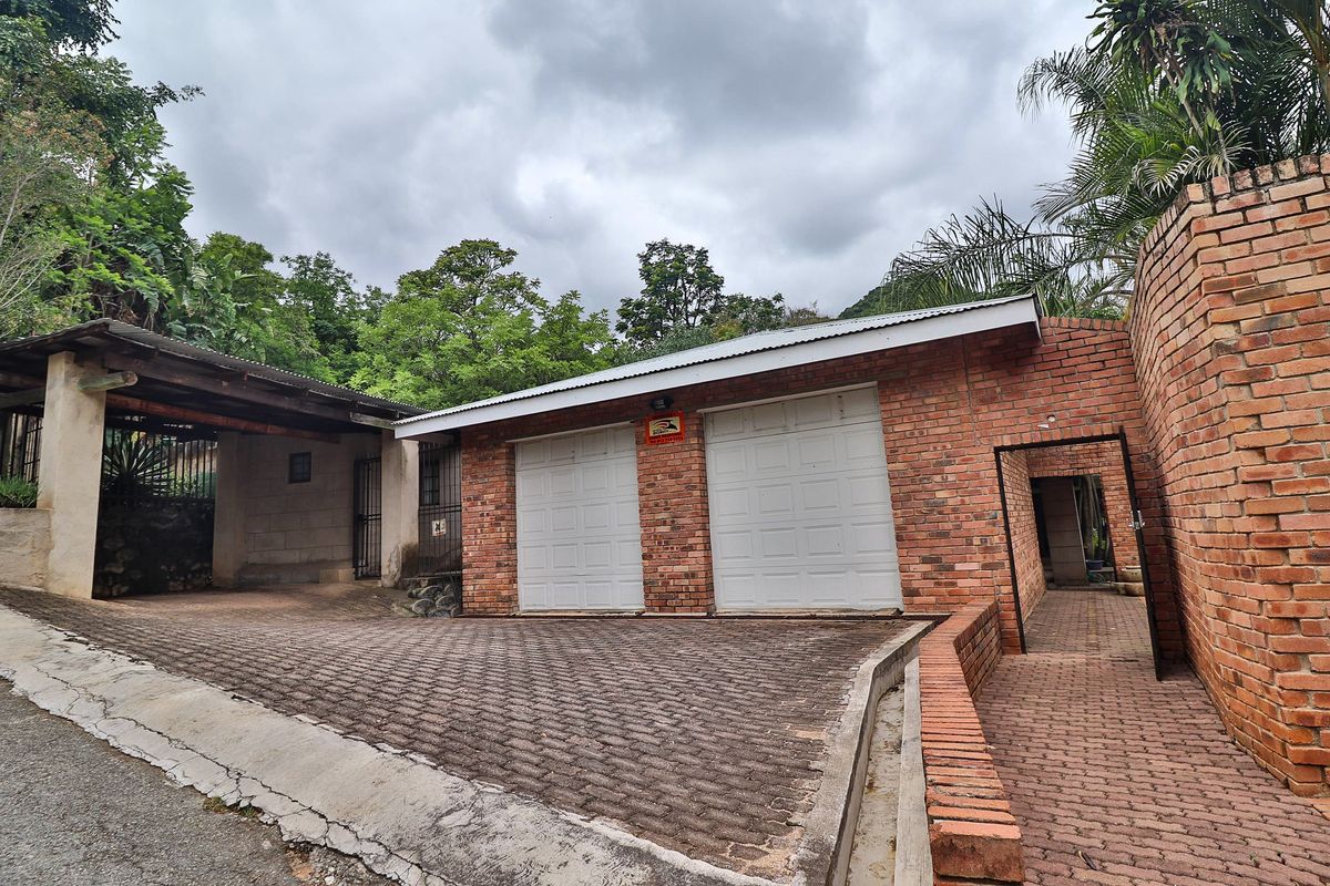 Private luxury living, where nature meets home - Photo 4