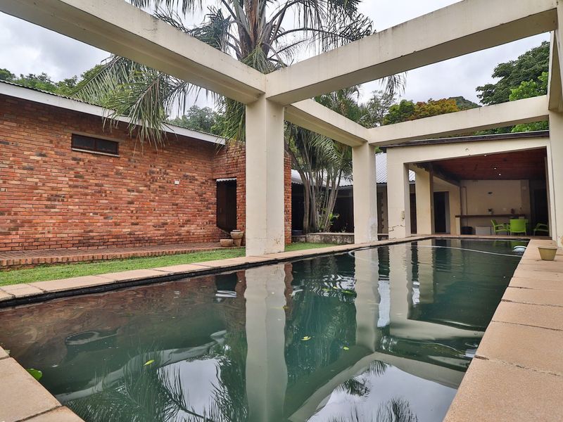 Private luxury living, where nature meets home - Photo 3