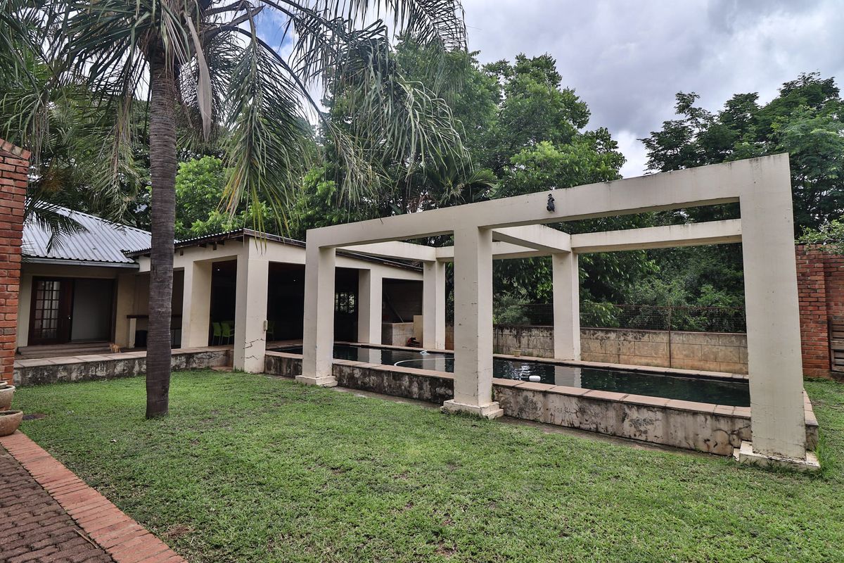 Private luxury living, where nature meets home - Photo 2