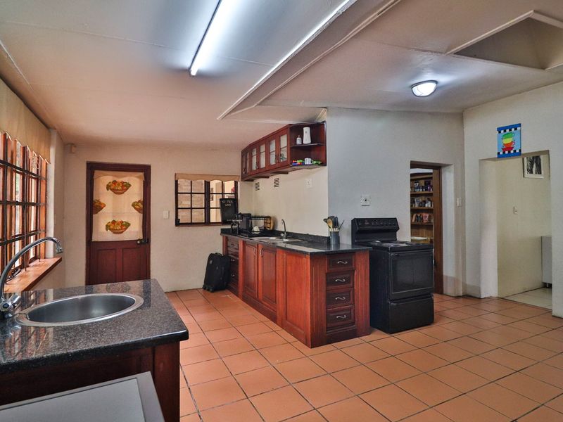 Private luxury living, where nature meets home - Photo 9