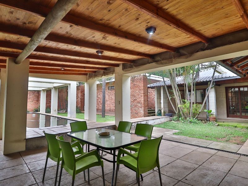 Private luxury living, where nature meets home - Photo 7