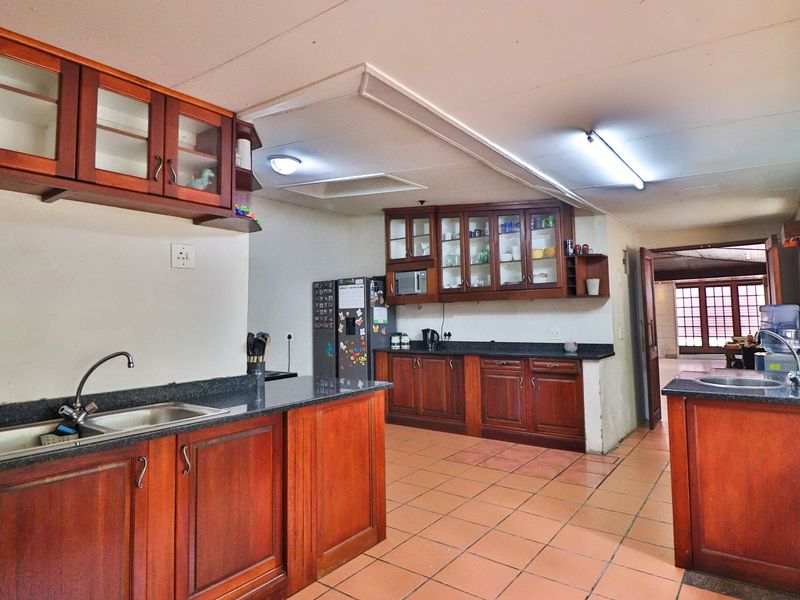 Private luxury living, where nature meets home - Photo 8