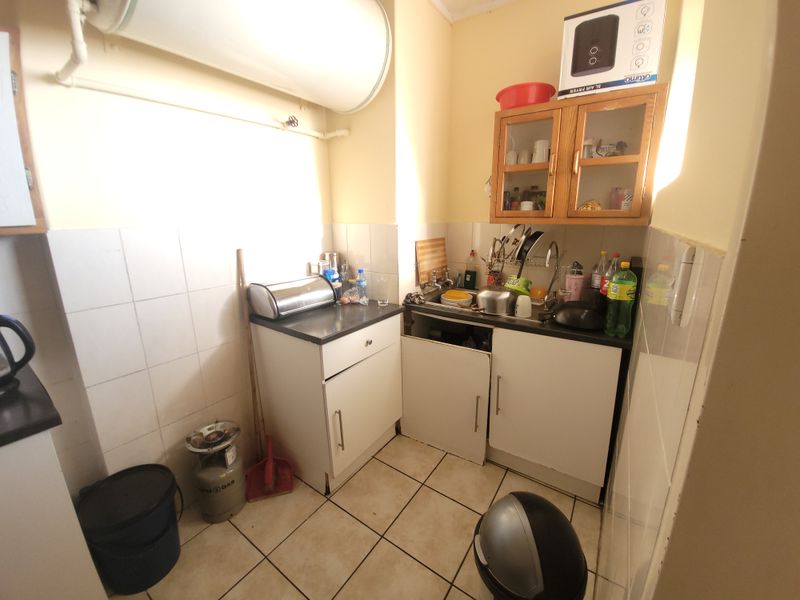 Secure One-Bedroom Flat, Great Investment Potential - Photo 4