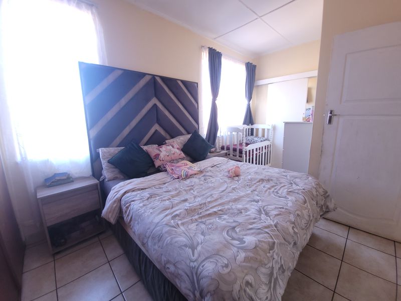 Secure One-Bedroom Flat, Great Investment Potential - Photo 9