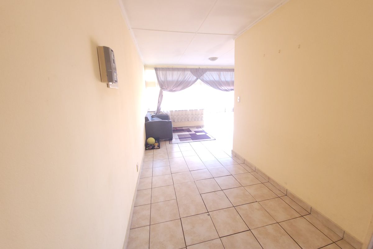 Secure One-Bedroom Flat, Great Investment Potential - Photo 5