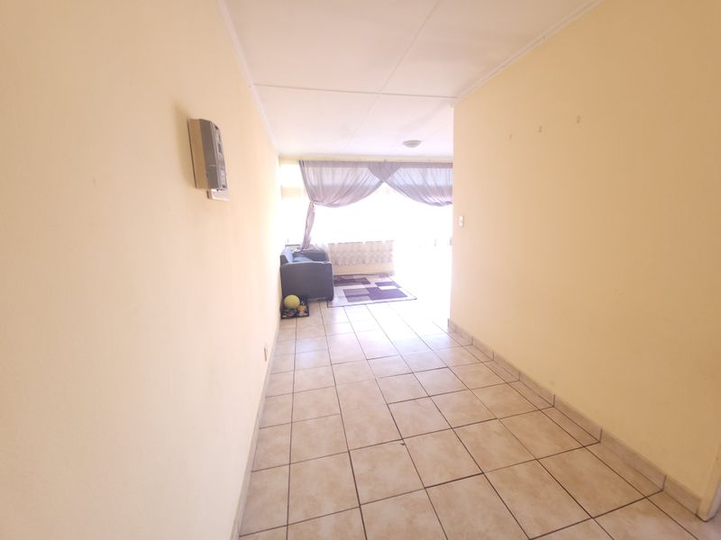 Secure One-Bedroom Flat, Great Investment Potential - Photo 5