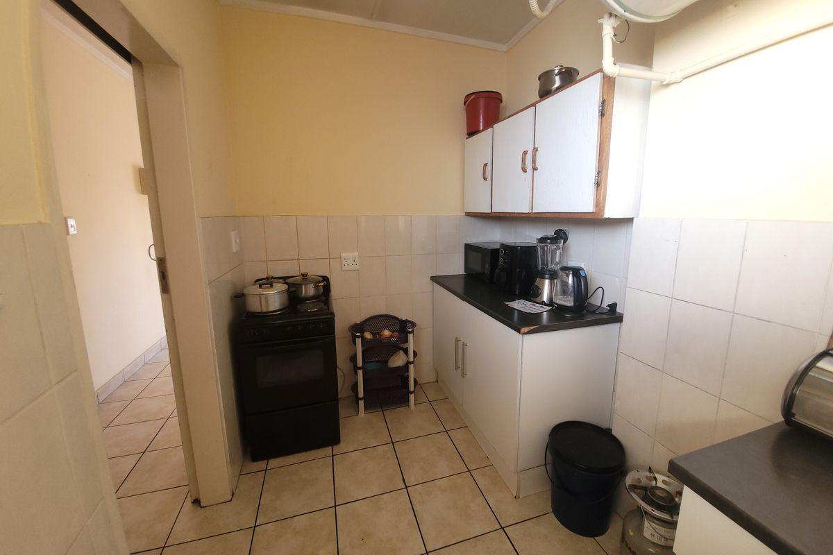 Secure One-Bedroom Flat, Great Investment Potential - Photo 3