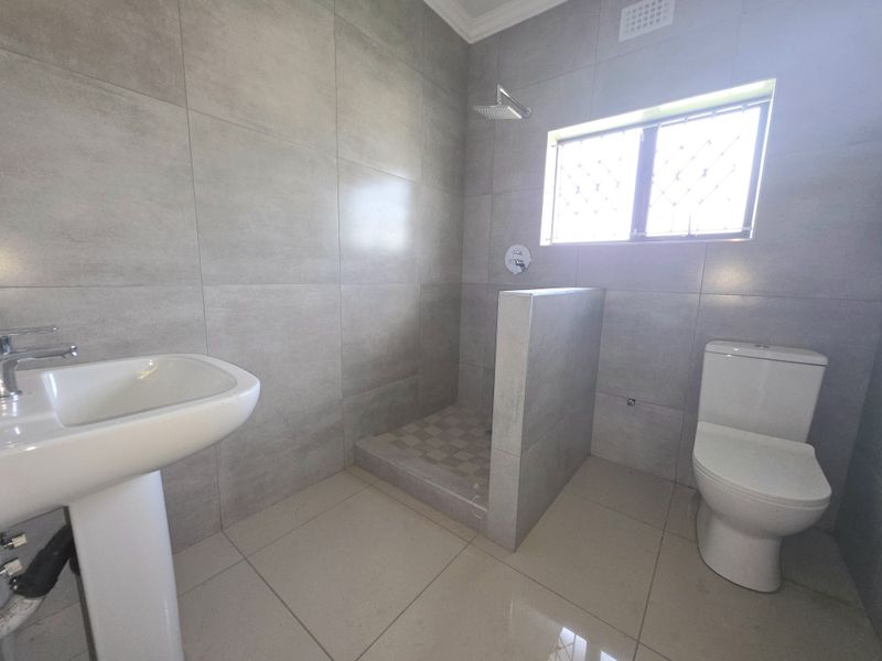 Spacious 4 bedroom house for rent - Empangeni - Photo 10