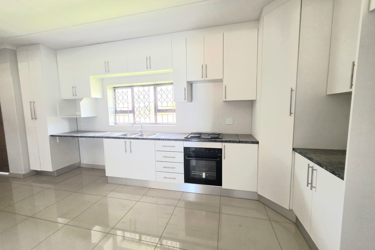 Spacious 4 bedroom house for rent - Empangeni - Photo 2