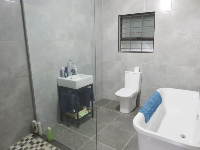 Charming 2-bedroom house for sale in Deneysville—ideal for cozy living and serene surroundings! - Photo 8