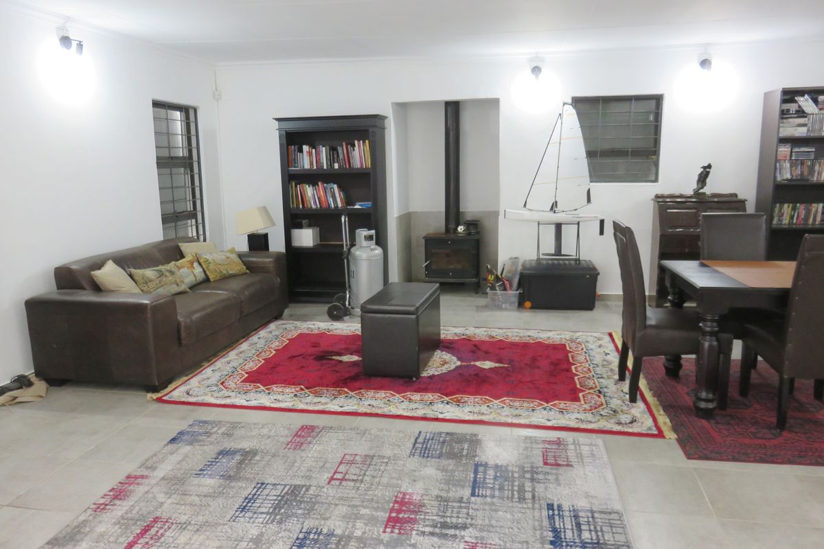 Charming 2-bedroom house for sale in Deneysville—ideal for cozy living and serene surroundings! - Photo 2