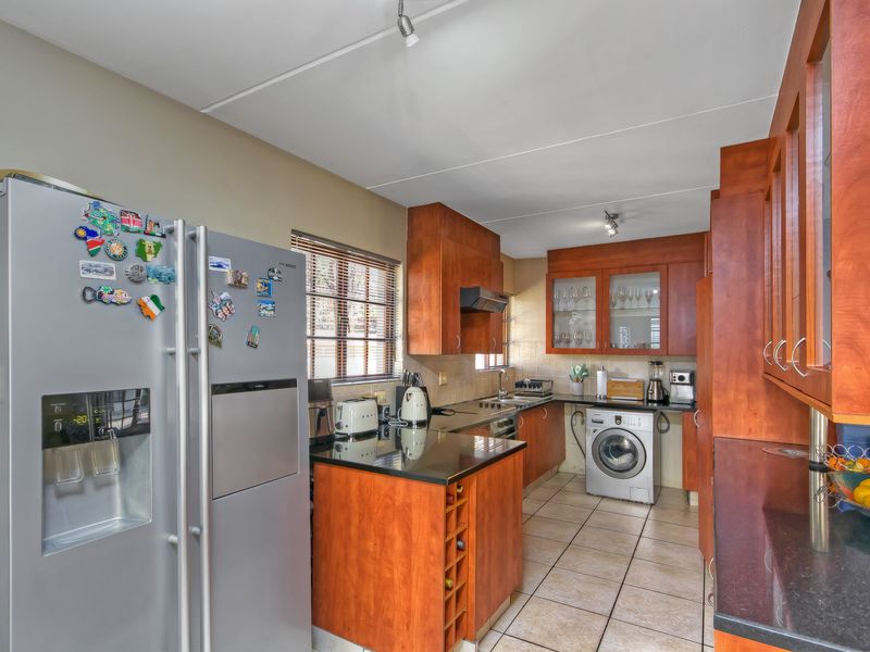 FULL-TITLE 4-BEDROOM HOME WITH EXCEPTIONALLY LARGE BEDROOMS, POOL & SOLAR | MONTE SOLO - Photo 7