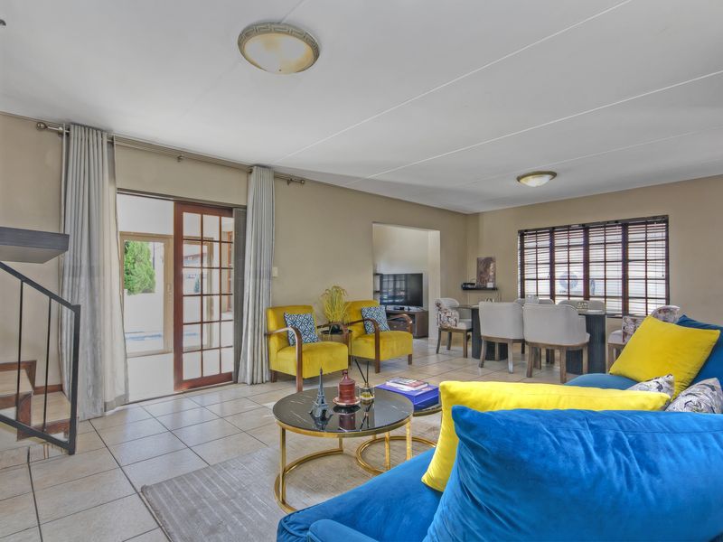 FULL-TITLE 4-BEDROOM HOME WITH EXCEPTIONALLY LARGE BEDROOMS, POOL & SOLAR | MONTE SOLO - Photo 10