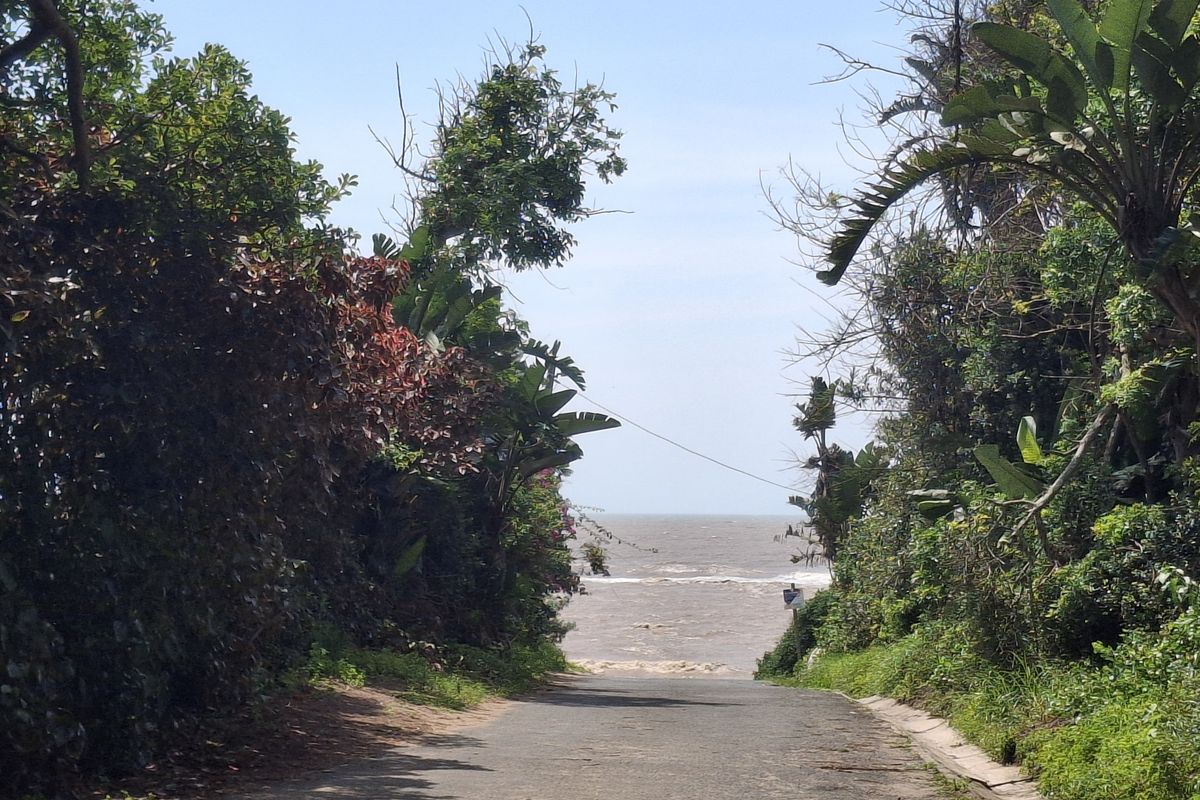Prestigious 4,790m2 Beachfront Property in Tugela Mouth with Great Potential - Photo 5