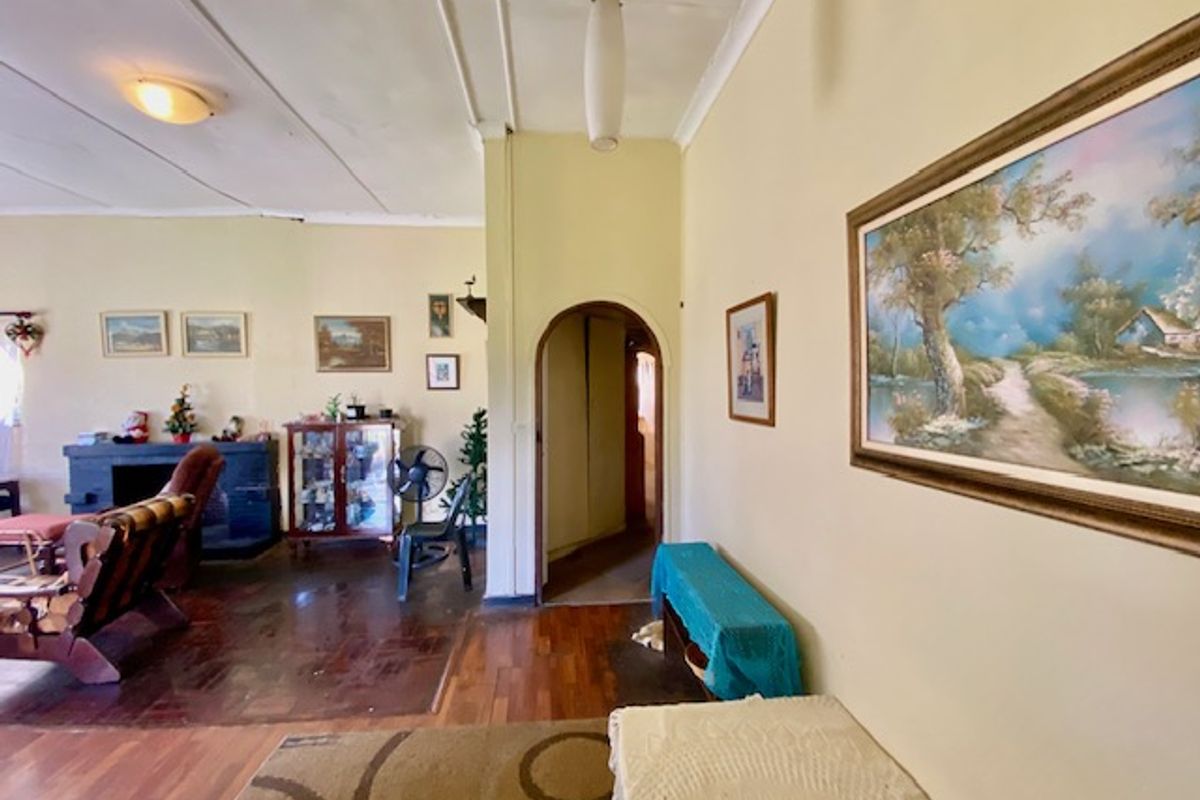 Charming 1950s Home with Two Flatlets – Income Potential in Quiet Westgate - Photo 3