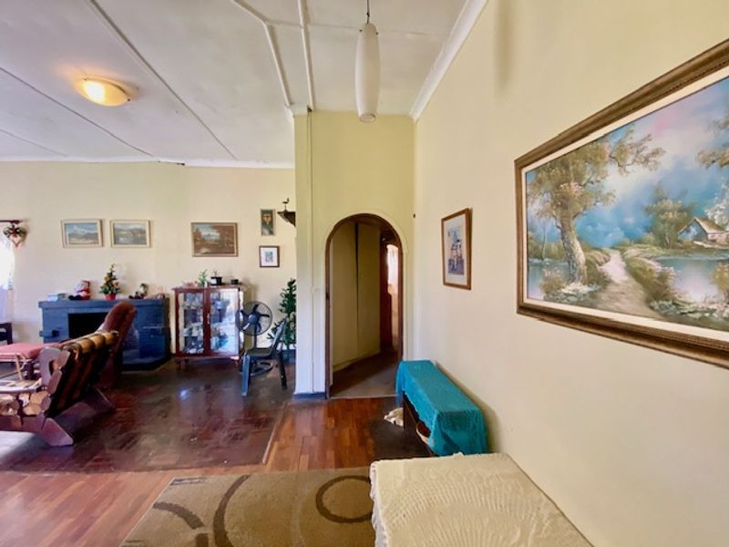 Charming 1950s Home with Two Flatlets – Income Potential in Quiet Westgate - Photo 3