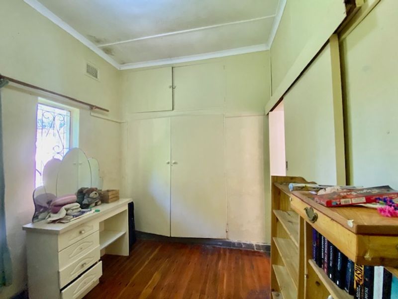 Charming 1950s Home with Two Flatlets – Income Potential in Quiet Westgate - Photo 9