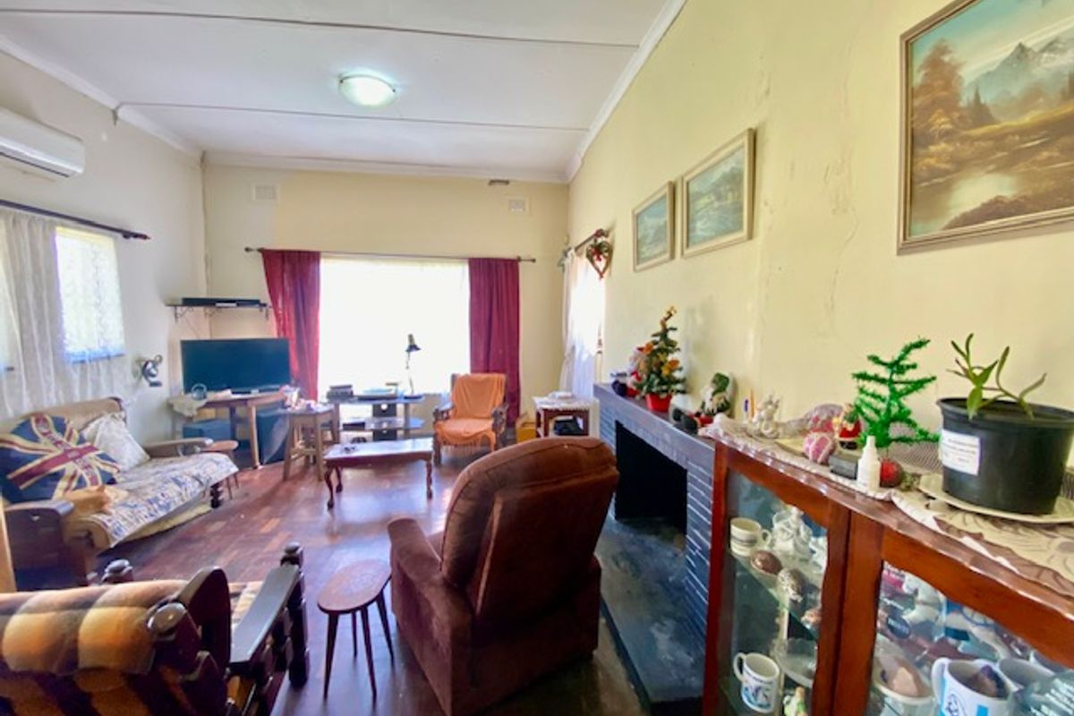 Charming 1950s Home with Two Flatlets – Income Potential in Quiet Westgate - Photo 2