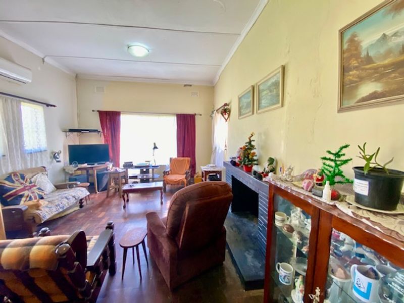 Charming 1950s Home with Two Flatlets – Income Potential in Quiet Westgate - Photo 2