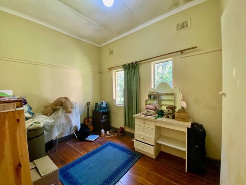Charming 1950s Home with Two Flatlets – Income Potential in Quiet Westgate - Photo 8