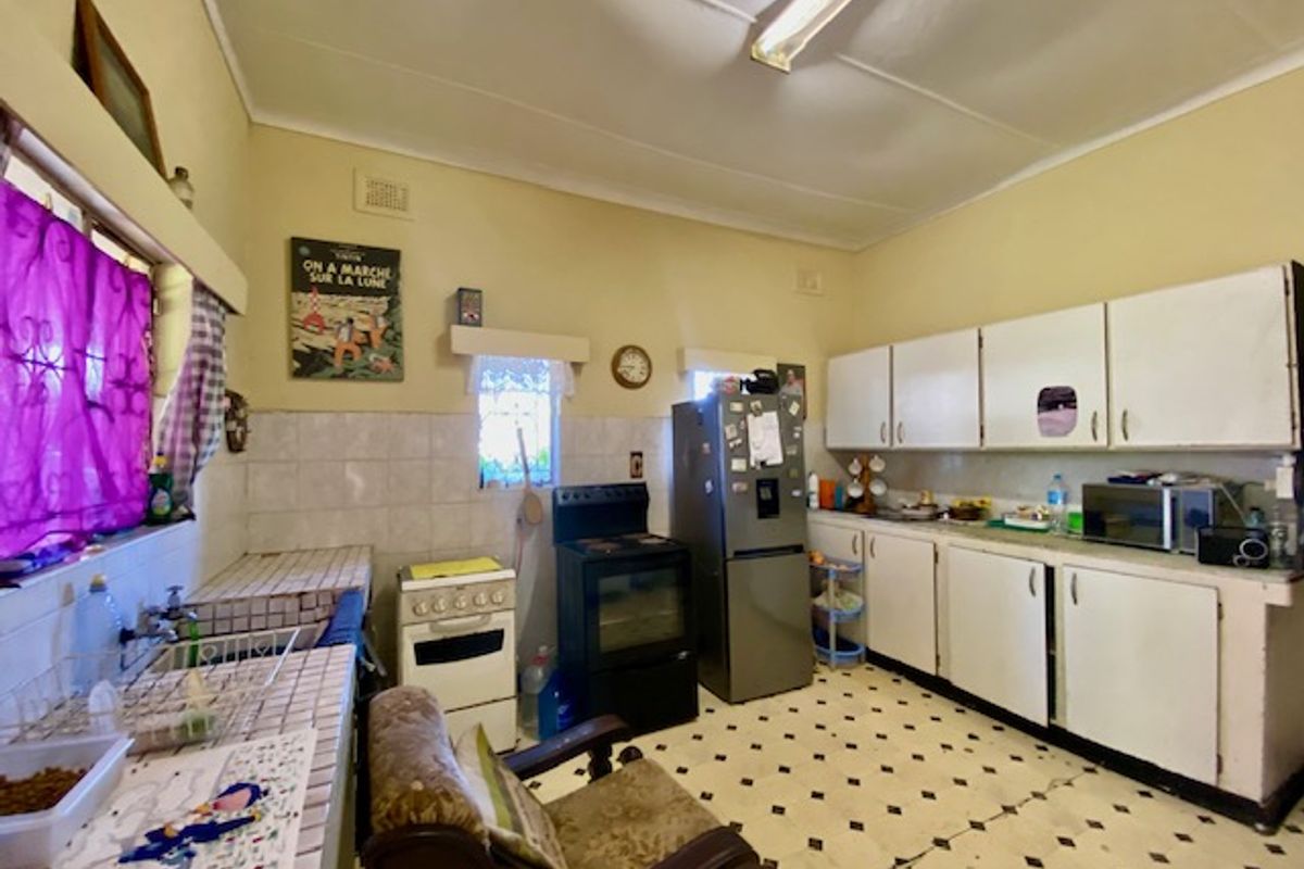 Charming 1950s Home with Two Flatlets – Income Potential in Quiet Westgate - Photo 4