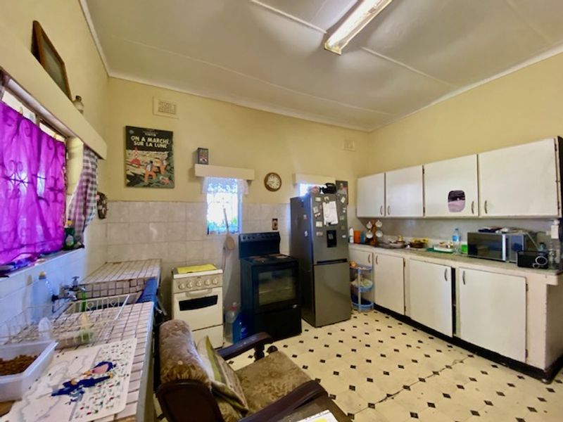 Charming 1950s Home with Two Flatlets – Income Potential in Quiet Westgate - Photo 4