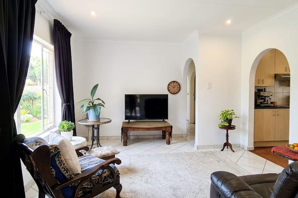 Space, Splash & Serenity — 5-Bed Home with Pool and Generous Yard - Photo 3