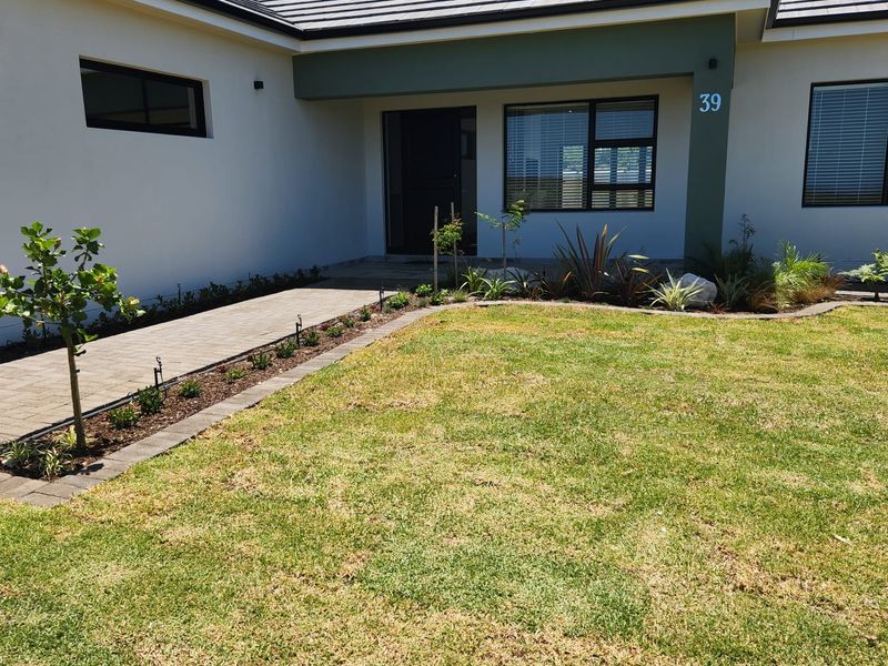 Your Modern Platteboschkloof Retreat Awaits! - Photo 2