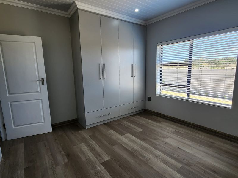 Your Modern Platteboschkloof Retreat Awaits! - Photo 9