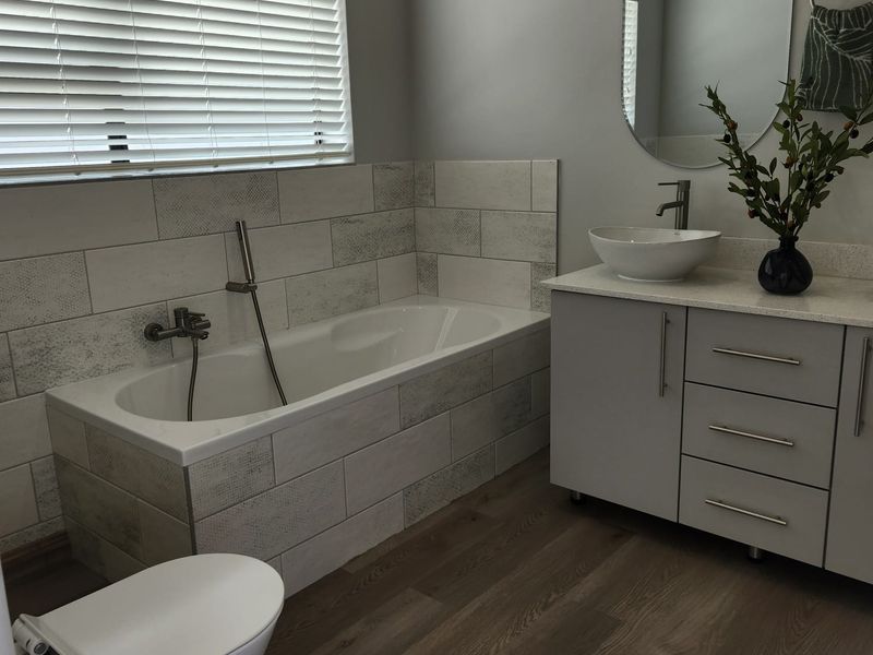 Your Modern Platteboschkloof Retreat Awaits! - Photo 8