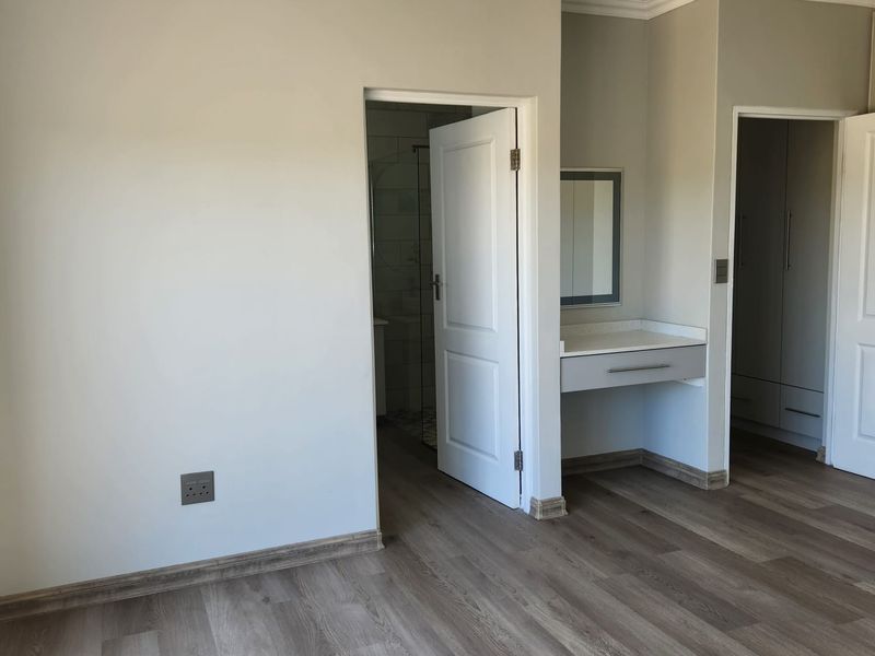 Your Modern Platteboschkloof Retreat Awaits! - Photo 6