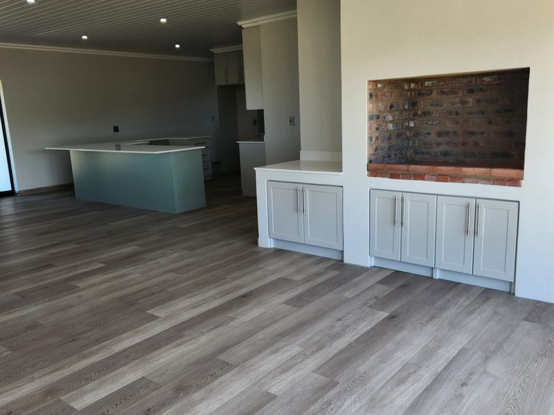 Your Modern Platteboschkloof Retreat Awaits! - Photo 3