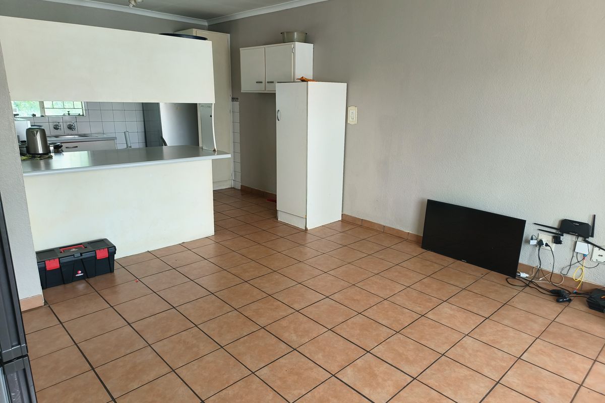 Three Bedroom Apartment For Sale in Kannoniers Park a perfect Investment opportunity - Photo 4