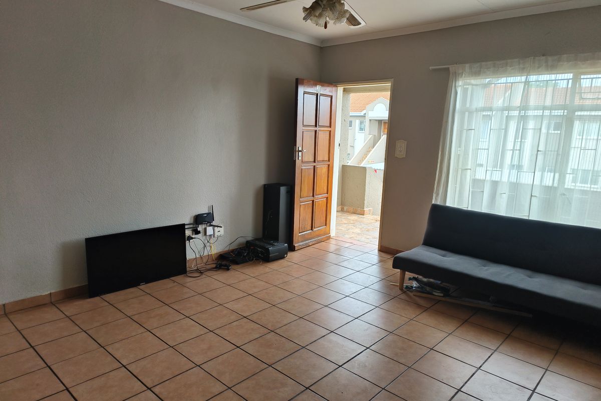 Three Bedroom Apartment For Sale in Kannoniers Park a perfect Investment opportunity - Photo 3